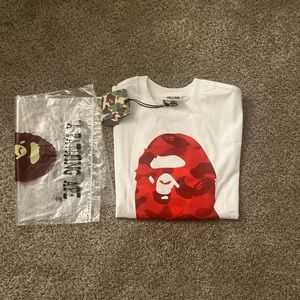 Size M brand new bape tee , never worn, great condition